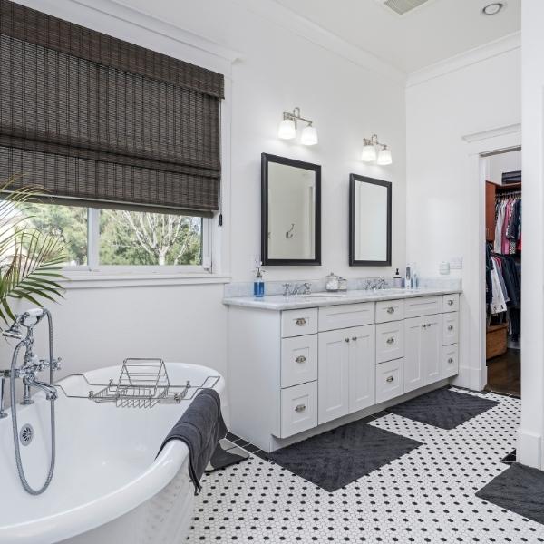 Learn how to properly clean your bathroom in your home